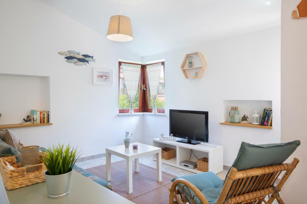 Luca'S Apartment Пула Екстериор снимка